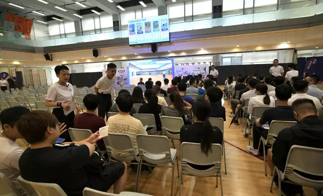 舉辦招聘講座。