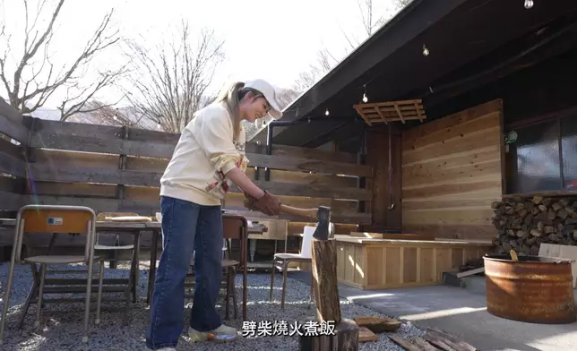 古法煮飯望落都幾辛苦。