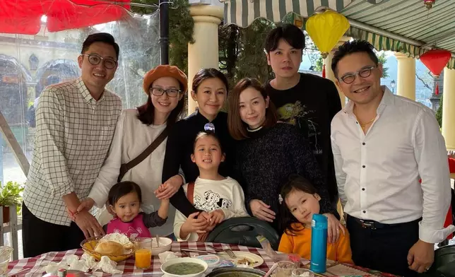 Elaine本身是澳門人，Serena（上左二）、Gloria 3年前曾跟她在澳門聚頭。網上圖片