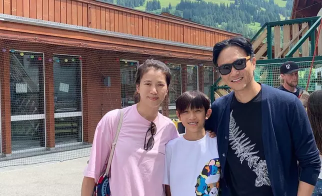 育有一子張慕童（魔童）