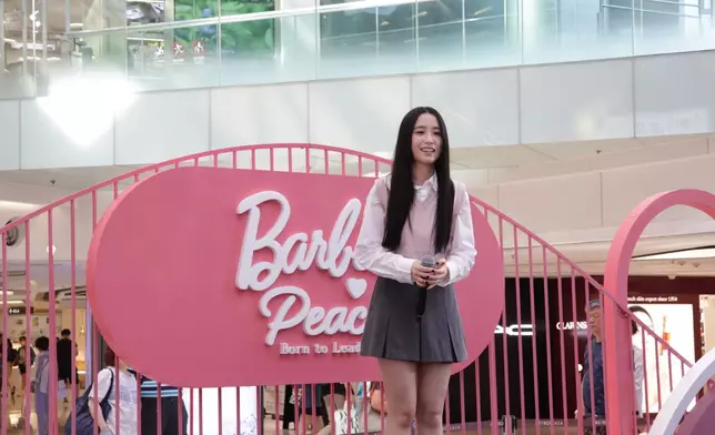 人氣女歌手張蔓莎 （Sabrina）7月7日出席香港女裝品牌 SKYMART x BarbieTM 新品發布及時裝騷。