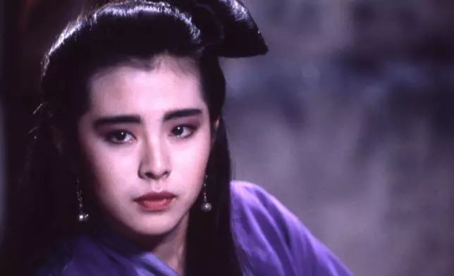 王祖賢是90年代的「四大花旦」之一，當年憑《倩女幽魂》中「聶小倩」一角靚絕影壇。電影劇照。