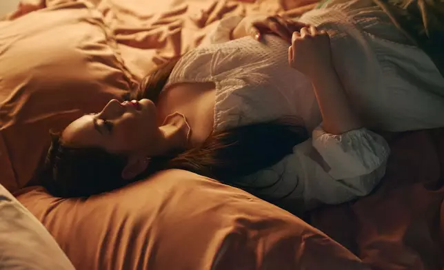 《Bedroom》象徵王詩安最私密的內心世界。