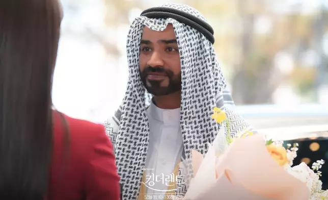 阿努潘·崔帕西飾演王者酒店的VVIP阿拉伯王子（JTBC Drama FB圖片）