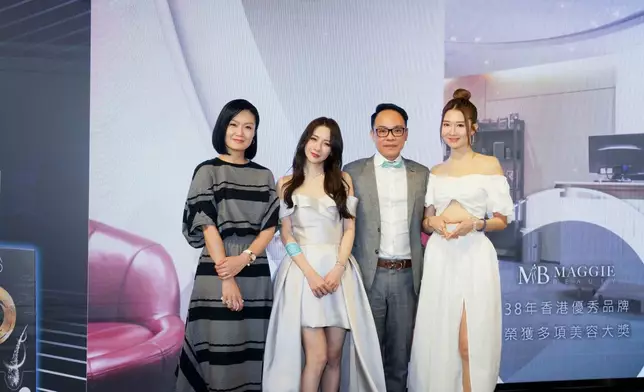 菊梓喬、方健儀及鍾雨璇7月14日現身銅鑼灣V-Point出席香港美容及保健品品牌ASANA 360的新品發佈會。