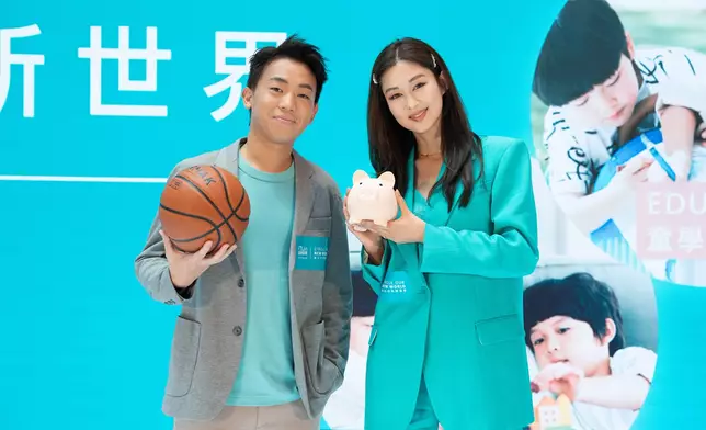 岑麗香與岑珈其出席活動。