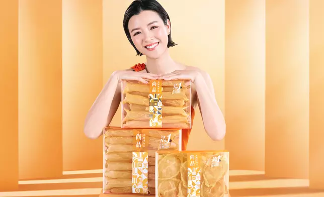 Aimee閒時愛煲花膠湯予老公和三位小朋友進補。