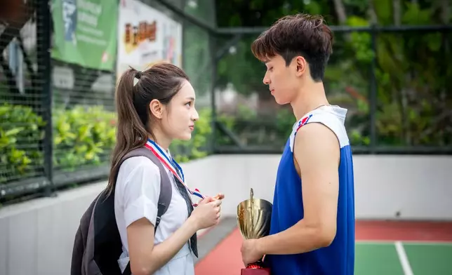 Yika邀得新晉演員黃俊傑（JK）擔任MV男主角。