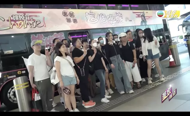 姚焯菲（Chantel）姚焯菲新歌面世，獲粉絲打造水晶巴士應援。（TVB娛樂新聞台影片截圖）