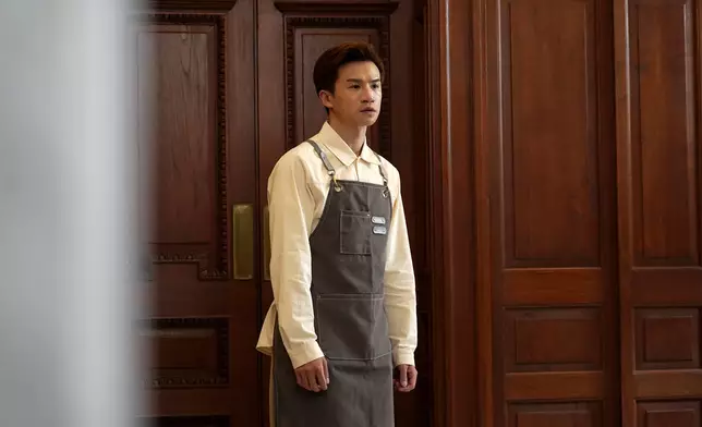 釗峰則演另一個空間的何求。