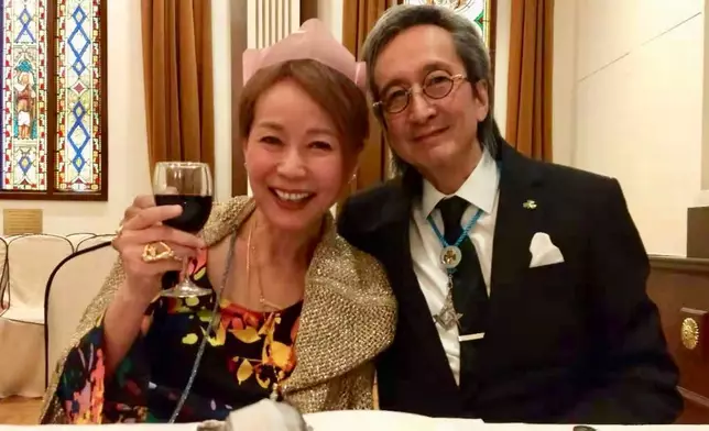 葉童與陳國熹慶祝35周年結婚紀念，恩愛如昔。