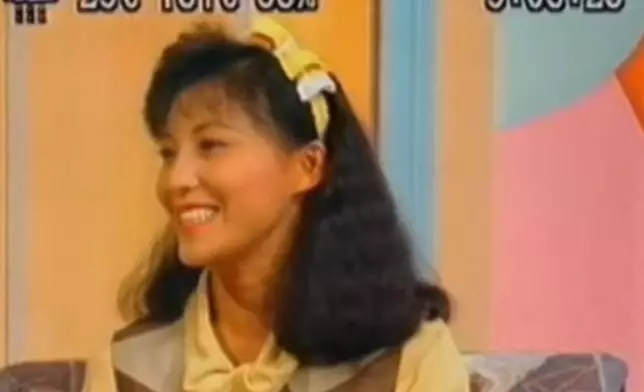 余文詩愛戴上頭箍示人。