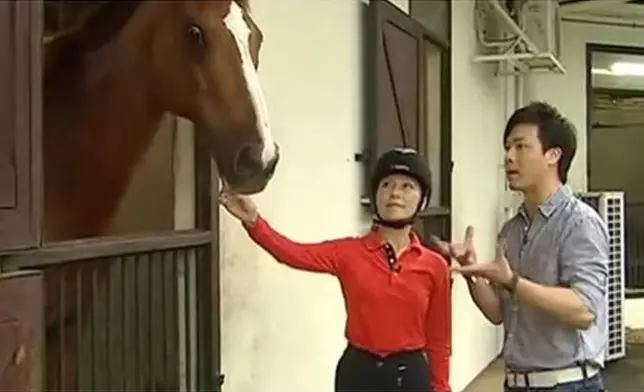 余文詩是愛馬之人。