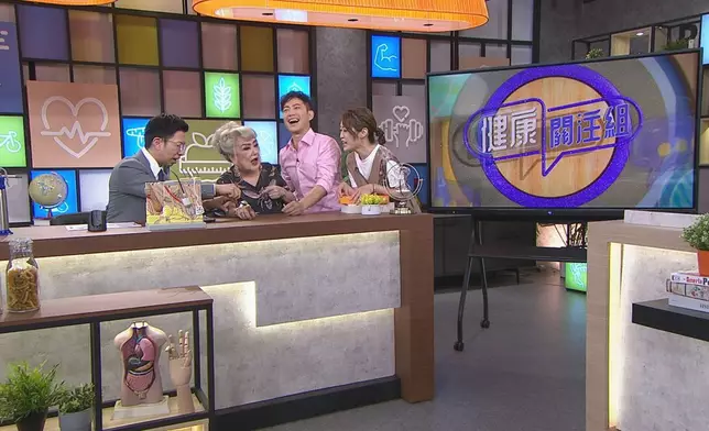 音音姐笑罵敖嘉年「偷窺我嘅內部！」