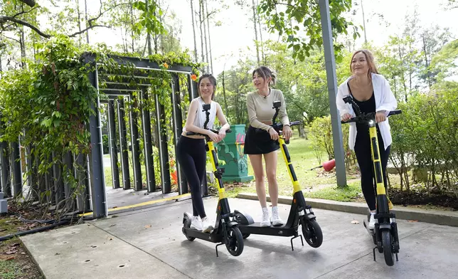 第一站去咗蒂蒂旺沙湖濱公園玩電動Scooter。