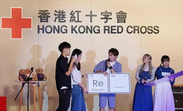 梁釗峰日前出席「香港紅十字會」舉辦「錸-DSE圍爐音樂會」