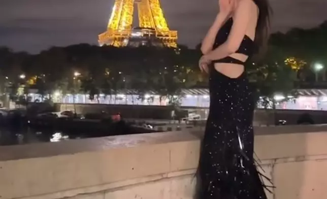 纖細的小蠻腰完全沒有一絲贅肉