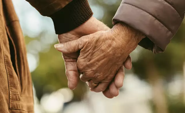 很多網民都感受到滿滿的愛「咁甜會蛀牙架」。（Getty圖片）