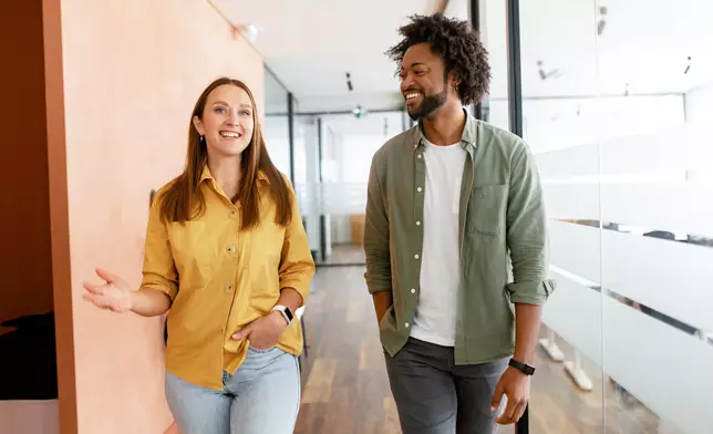 有網民指出不少移英港人，都以為英國職場的同事都好nice，事實並非如此。示意圖