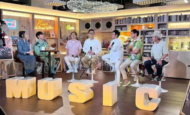 「溫拿」譚詠麟、鍾鎮濤、彭健新、陳友及葉智強夾Band多年仍然友誼穩固。