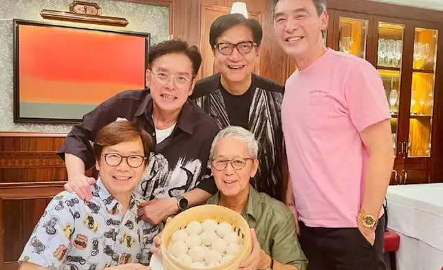 日前是葉智強生日，溫拿隊員為他慶生。