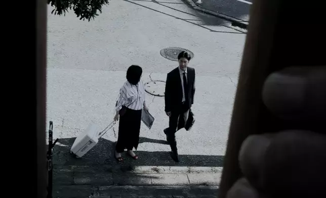 電影中的人際關係撲朔迷離，Sarah和Sean的關係更令人讓人分不清他們是戀人還是姊弟