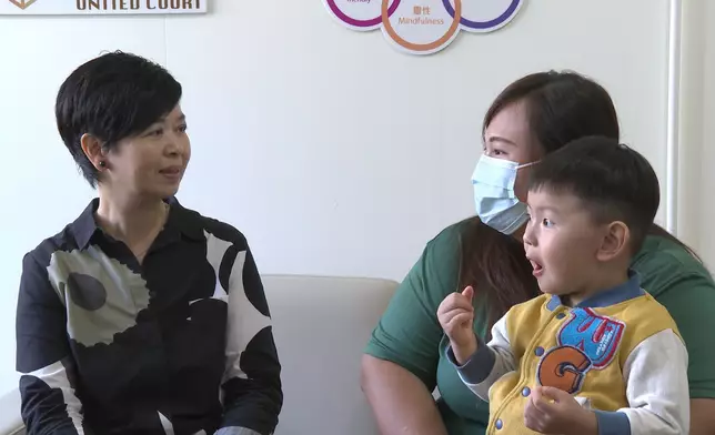 在同心村居住一年多的鍾太認為，現在環境比以前村屋大有改善。