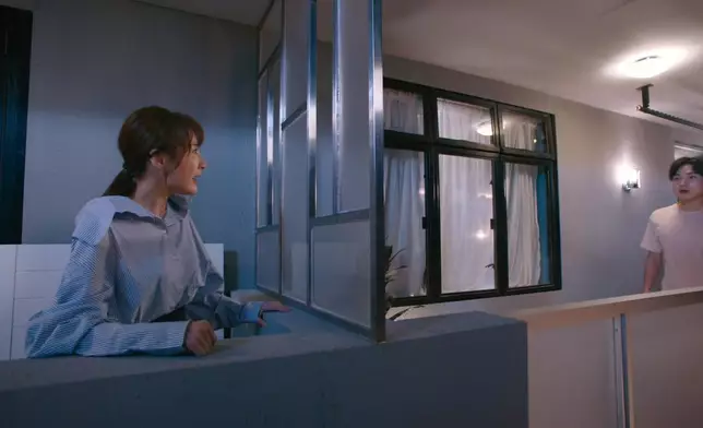 就係因為咁，發現咗阿仁原來就係佢鄰居，真係冤家路窄。