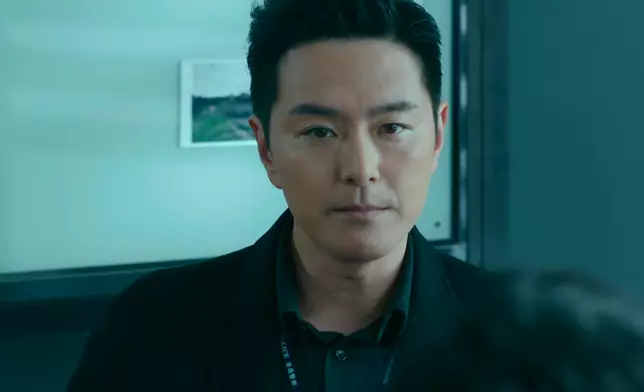 蕭正楠劇中飾演「無感神探」，演繹時最大難度係唔可以有表情。