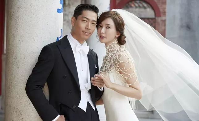 林志玲和EXILE成員AKIRA結婚四年，郎才女貌的兩位育有一個可愛囝囝，兩兌1婆一直表現十分恩愛