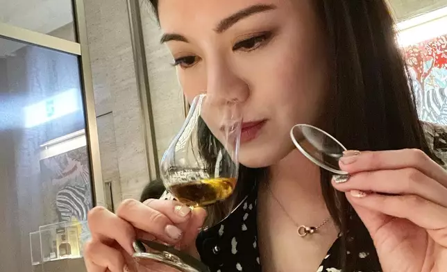 廖碧兒於2017年就考獲國際品酒認證Level 3資格，也是一家紅酒酒莊的主人。