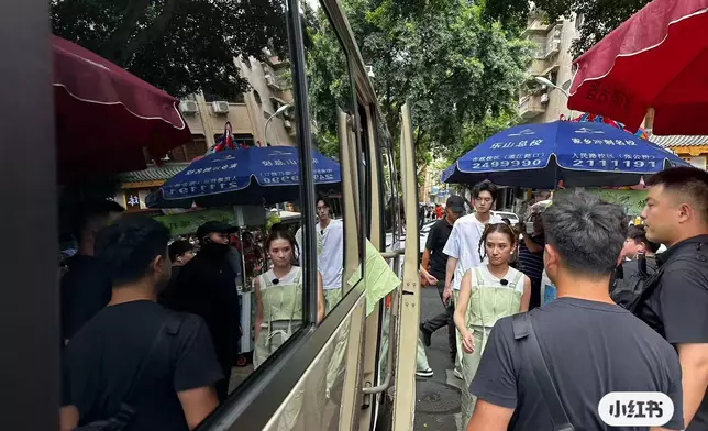 有網民將捕獲的何超蓮照片在社交平台分享