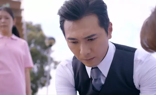 見到佢同薇薇咁夾。