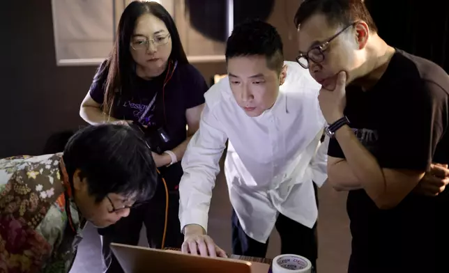 馬浚偉與導演及工作人員睇Playback。