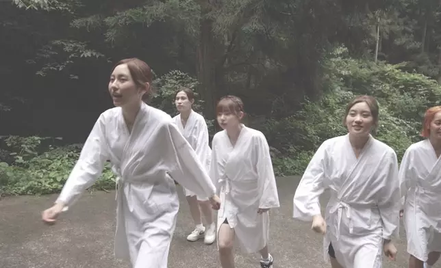 之後上高山入叢林。