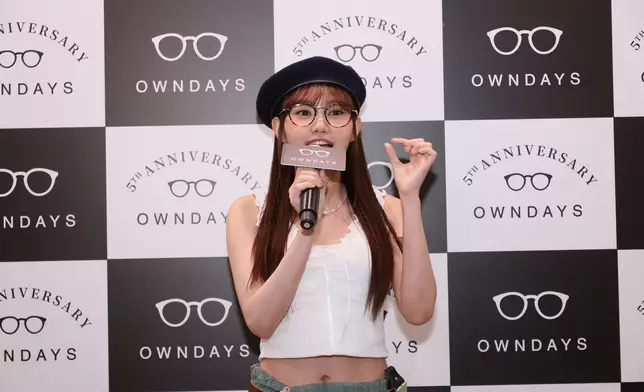 早前COLLAR到日本拍攝特輯，Day指與好姊妹出埠拍攝好開心，期待每年都有機會以COLLAR的名義出埠開工。