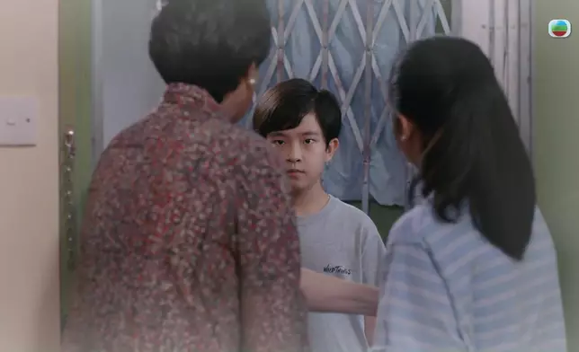 老竇死得早阿媽又爛賭。