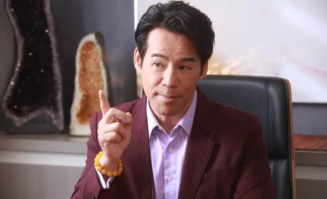 徐榮喺劇中飾演度縮老闆，搞笑演出獲得網友關注。