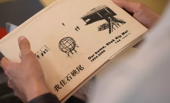 寶龍話佢最鍾意嘅書，係富有香港情懷嘅書。