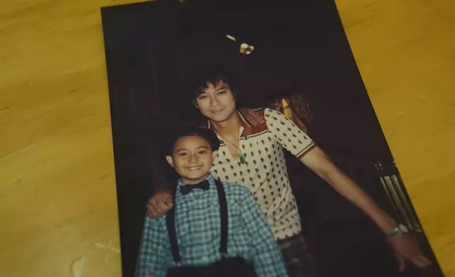 寶龍仲開心share咗當年做童星時嘅珍貴照片。