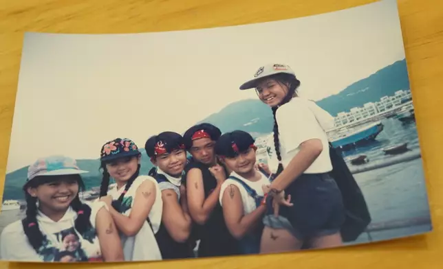 寶龍仲開心share咗當年做童星時嘅珍貴照片。