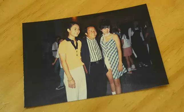 寶龍仲開心share咗當年做童星時嘅珍貴照片。