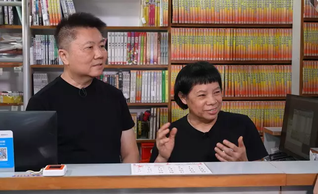 張氏夫婦多年來風雨同路、見證租書店興衰。