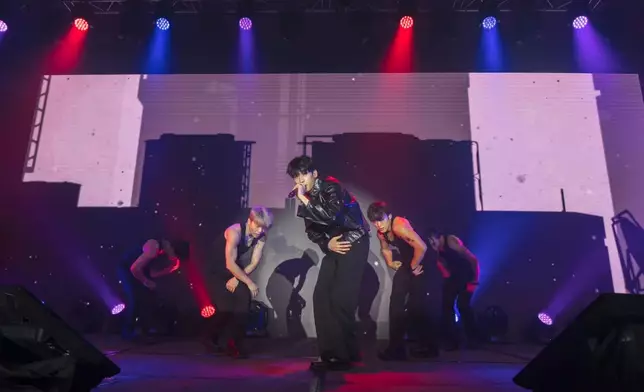 韓勝宇展現多種音樂風格的跳唱演出（大會提供圖片）