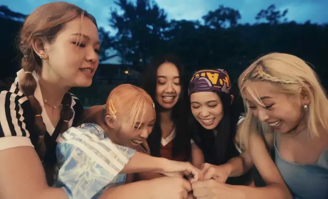 不過，講到最難忘的事，一定是五人一起中甲型流感。