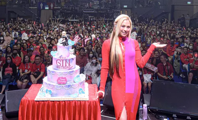 Gin與粉絲大合照。