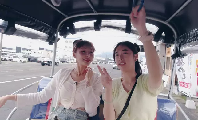 之後坐全鹿兒島唯一一架嘅「篤篤車」去睇風景，仲有幸睇到海豚添。