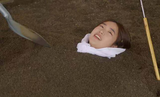 暉哥笑言平時已經好辛苦，唔使再僭建！