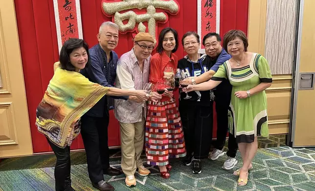佘詩曼媽媽以及古天樂媽媽出席吳麗珠63歲生日宴。