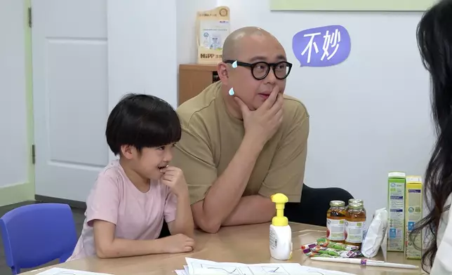 乜呢兩父子咁神同步呀？